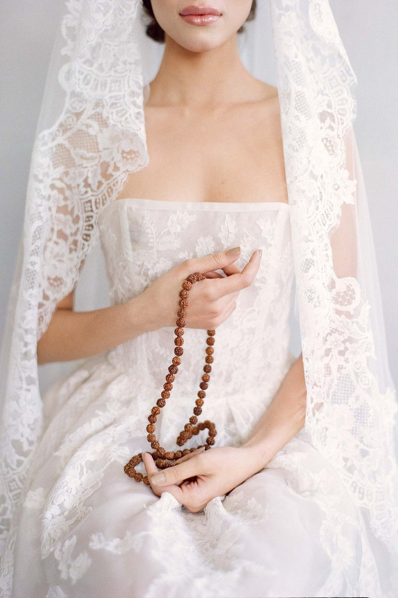 Classic Lace-Trimmed Blusher Veil